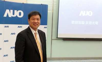 友達(dá)光電董事長(zhǎng)彭雙浪23日在新技術(shù)、新產(chǎn)品記者會(huì)
